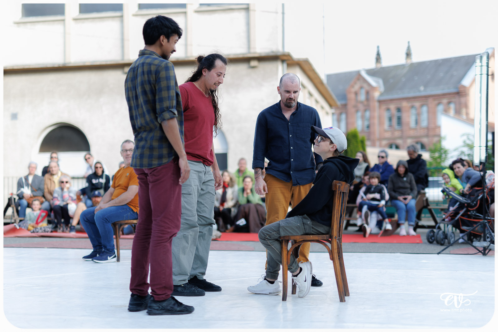 NO MAN'S LAND (CIE DARUMA)